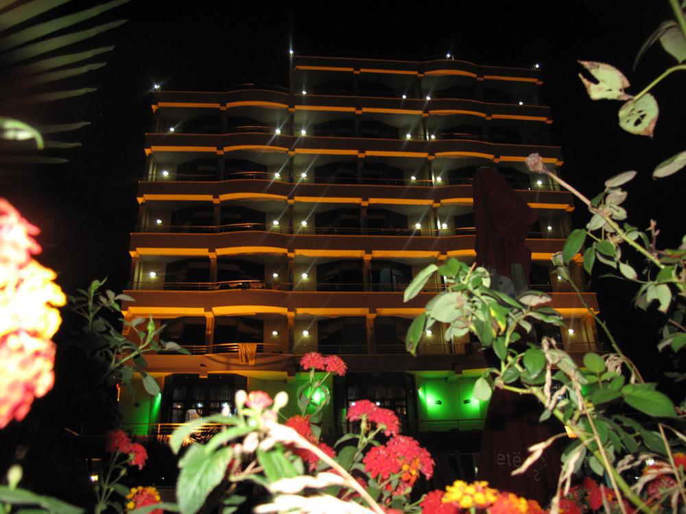 Hotel Bahamas Саранда Экстерьер фото
